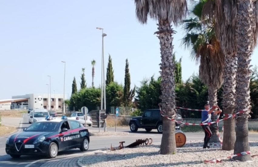 Tragedia nel Salento. Si schiantano con lo scooter contro un albero, morti due giovani