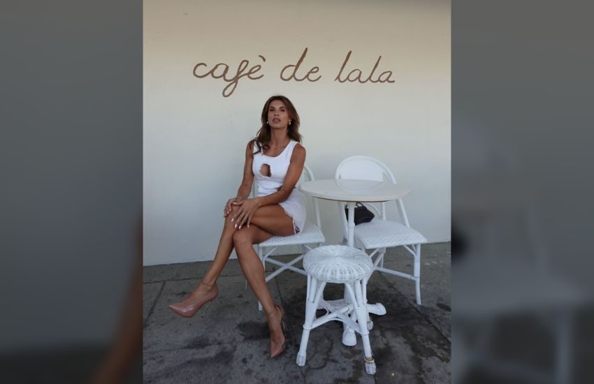 Elisabetta Canalis rivela: “Traumatizzata dal bancone di Striscia la notizia”