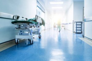 Tragedia all’ospedale Versilia: uccide l’ex moglie ricoverata e si toglie la vita