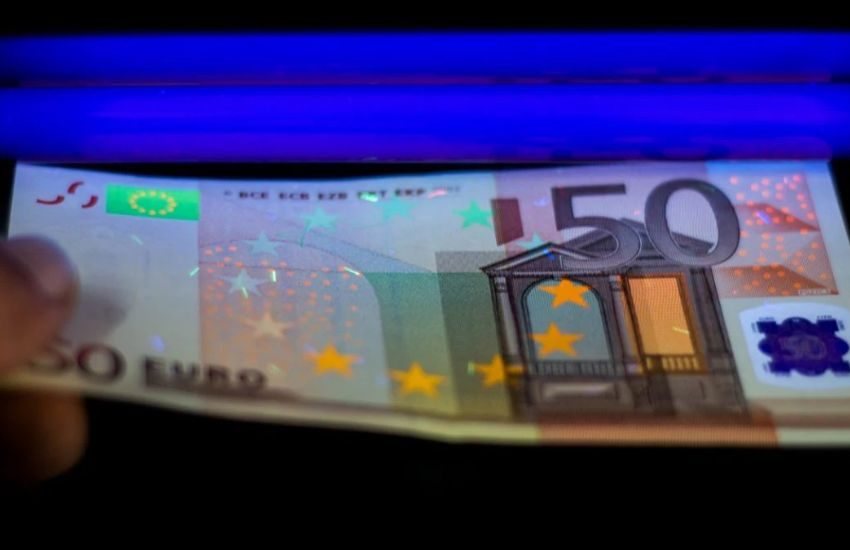 Fanno credere a un pizzaiolo di poter triplicare i soldi con la magia, lui gli dà 8mila euro e loro spariscono