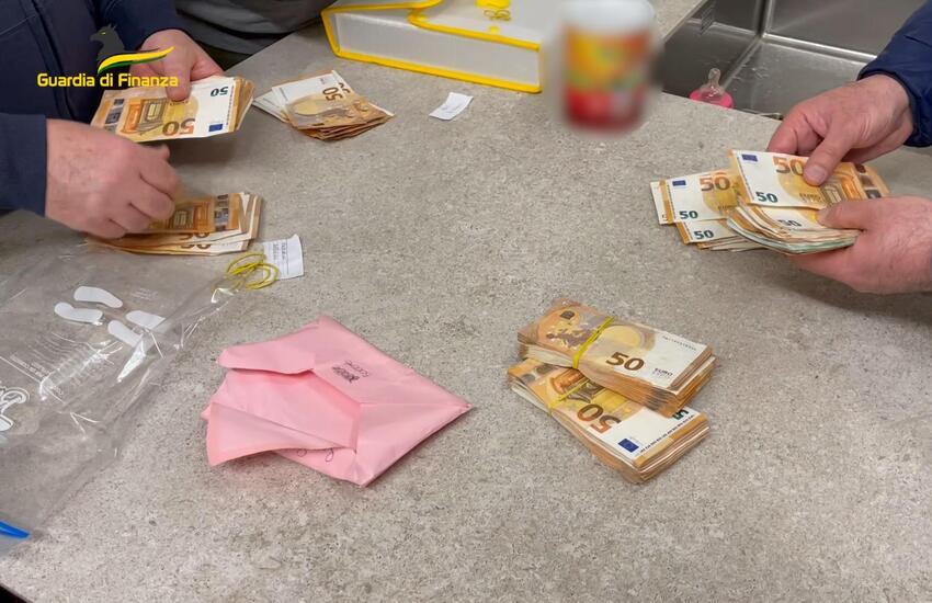 Catania, 9 arresti per traffico internazionale di droga: affiliato ai Cappello-Bonaccorsi faceva da ‘investitore’