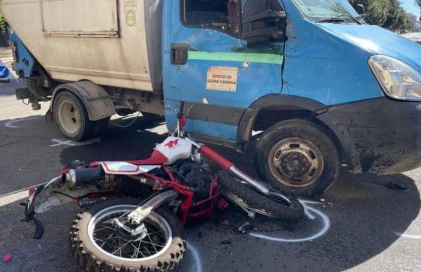 Scontro tra moto e furgone, motociclista con codice rosso in Ospedale