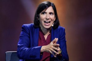 Tensioni internazionali, scontro politico in Italia: le parole di Schlein e il caso Crosetto