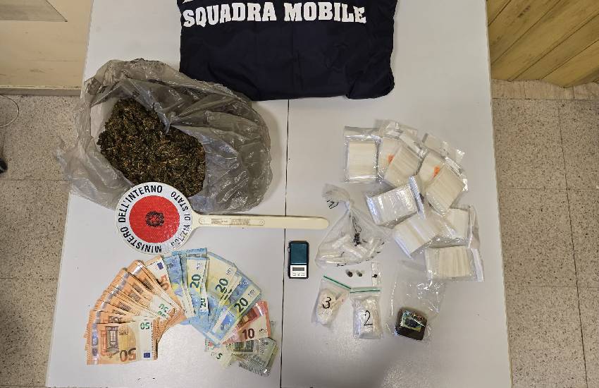 Getta la “coca” dalla finestra per evitare l’arresto, ma senza successo. In manette 30enne pusher pontino