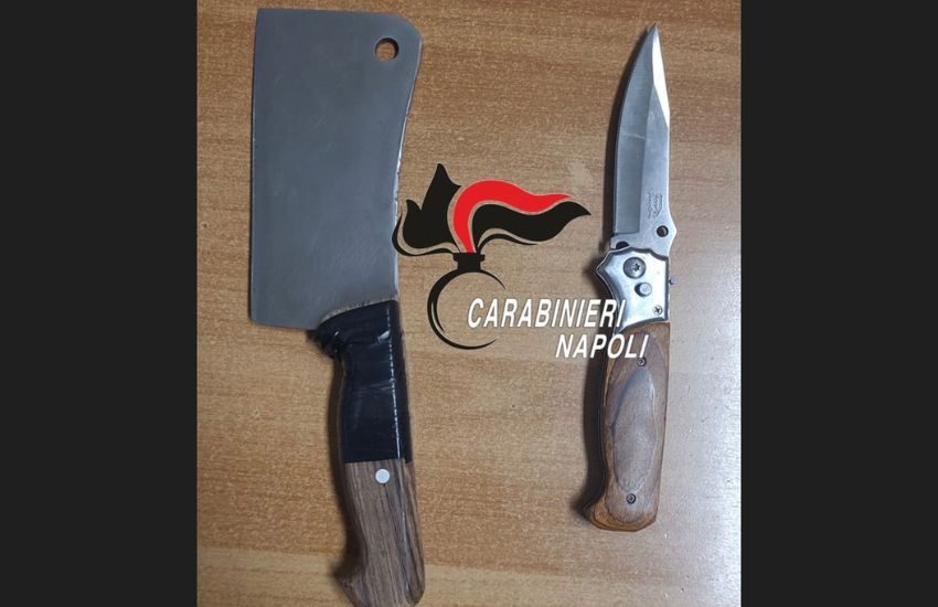 Napoli, 13 anni va in giro con una mannaia: “Mi devo difendere”