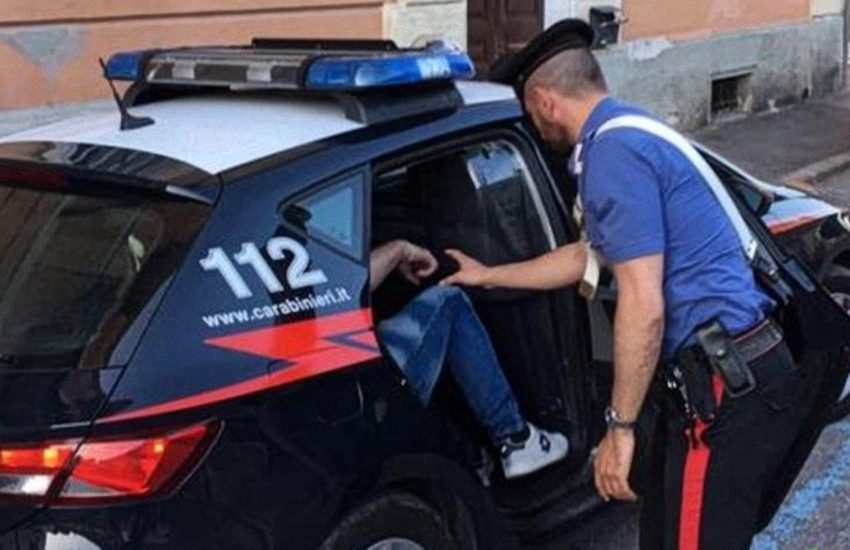 Sardegna: spara ad un allevatore che prende a bastonate il suo cane, arrestato