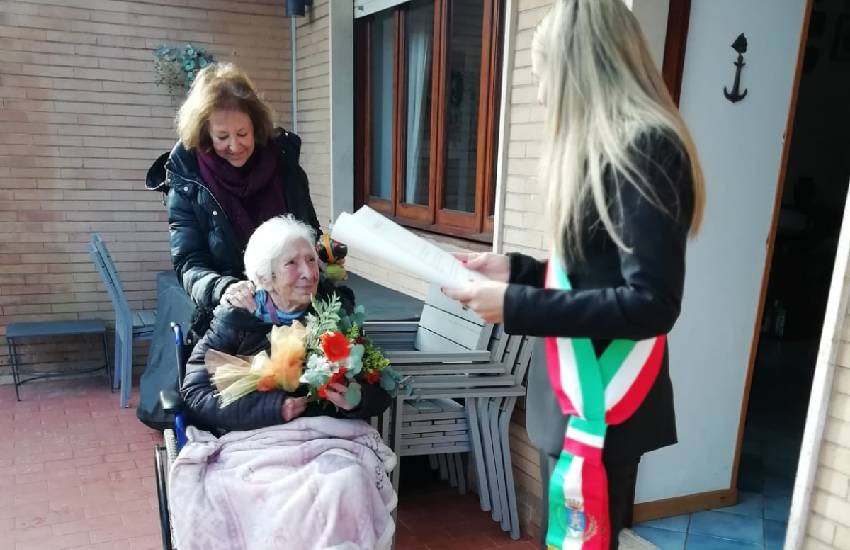 Gli splendidi 100 anni di nonna Gabriella, nata a Roma ma pontina ormai d’adozione