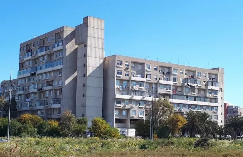 Cagliari: cerca di raggiungere il balcone della fidanzata e muore cadendo nel vuoto