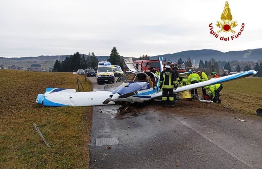 Aereo precipita in strada, i feriti soccorsi dai passanti. In condizioni gravi il pilota