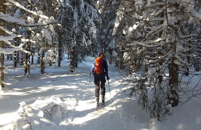 “Sono un agente speciale”, ubriaco sugli sci si finge uno 007 per evitare la multa sulle Dolomiti