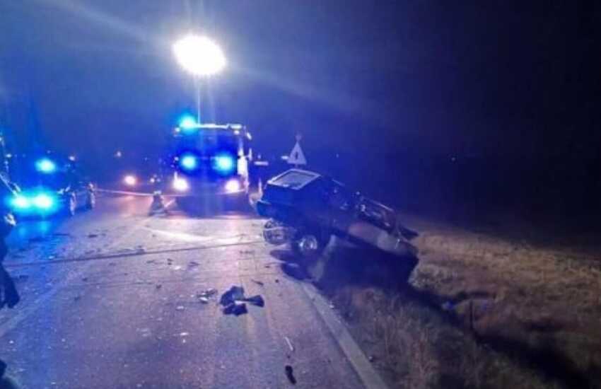Tavernelle d’Emilia, terribile incidente tra un’auto e un bus: un morto e decine di feriti
