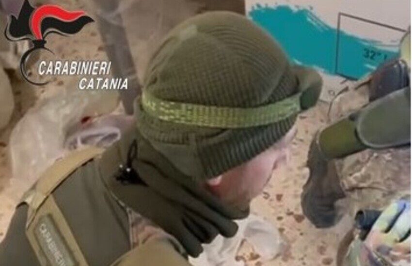 Paternò, denuncia il furto di 2 pistole ma i carabinieri gliele trovano a casa: arrestato