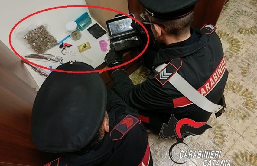 Santa Maria di Licodia, trovato con la droga in casa: arrestato