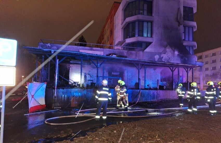 Repubblica Ceca, esplosione e fiamme al ristorante, è strage: morte almeno sei perone