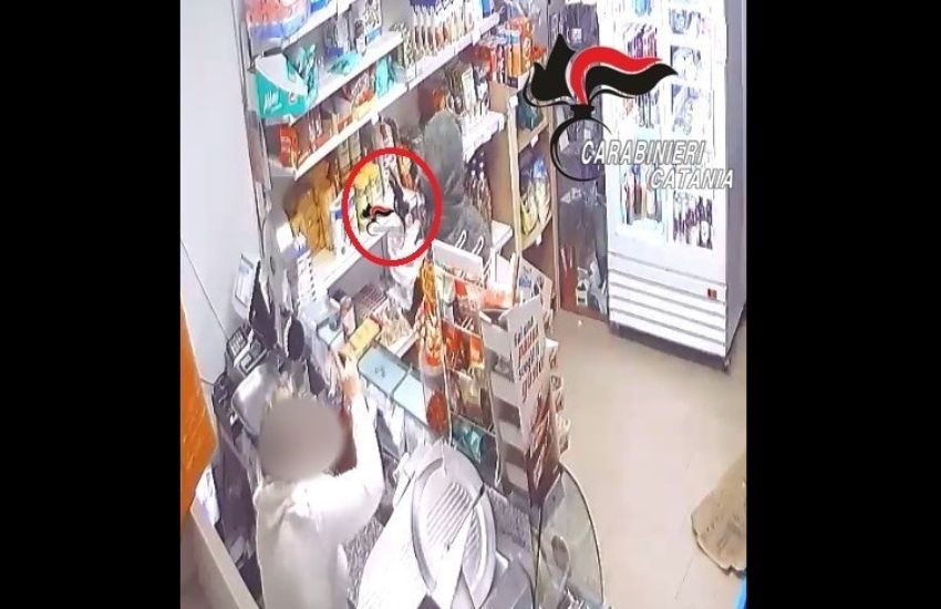 Palagonia, tenta di rapinare un negozio armato ma poi desiste: arrestato 29enne