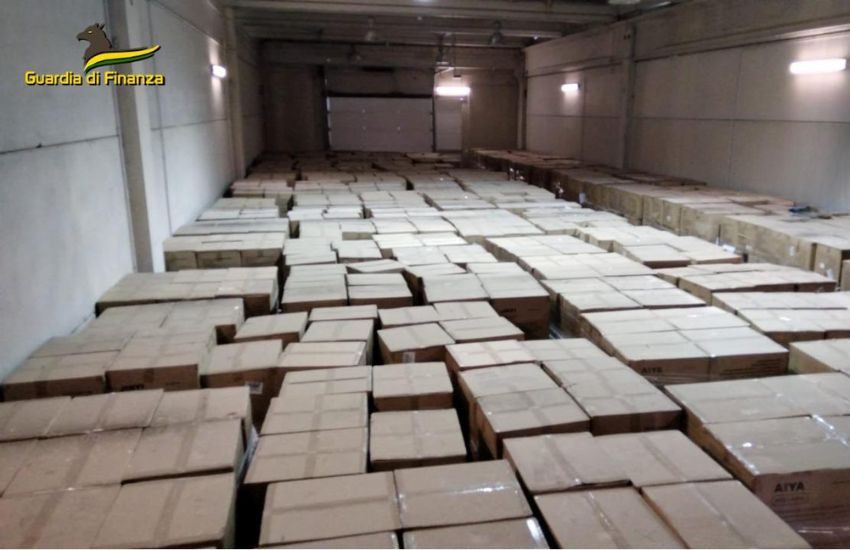 Palermo, covid-19, mascherine non conformi, sequestrati beni per 10 milioni