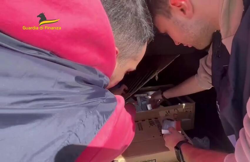 Caltanissetta, la Finanza sequestra 30mila dosi di anabolizzanti e farmaci illegali