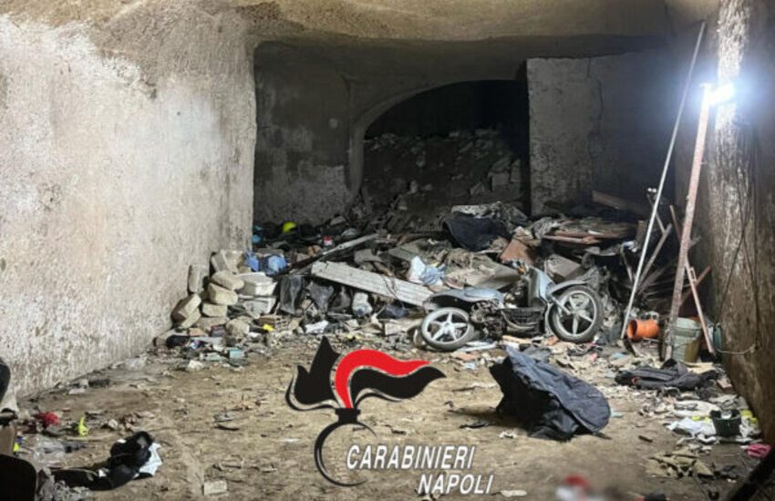 Grotta della ‘Napoli sotterranea’ usata come nascondiglio dai ladri: trovate due moto costose
