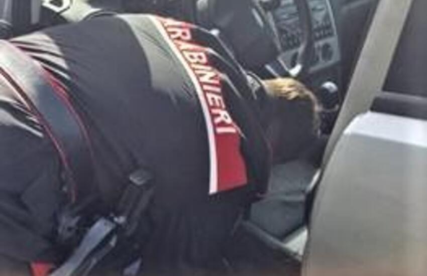 Giovani fermati a Belpasso: droga e contanti in auto, denunciati due cugini