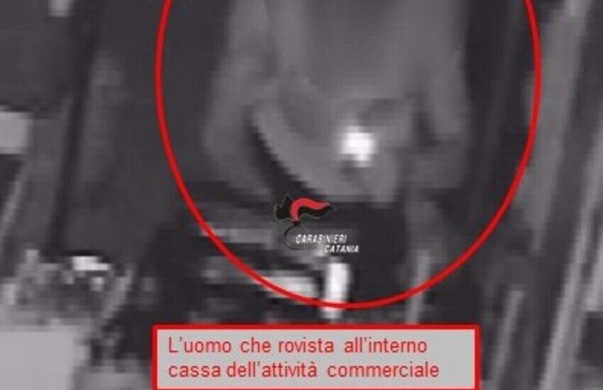 Aci Sant’Antonio, ruba in un negozio e si lancia dal tetto dello stabile: preso dai carabinieri