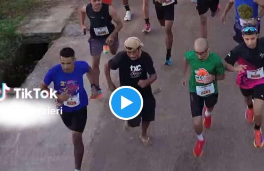 Brasile, corre una gara ubriaco e in ciabatte. Premiato con una medaglia al traguardo