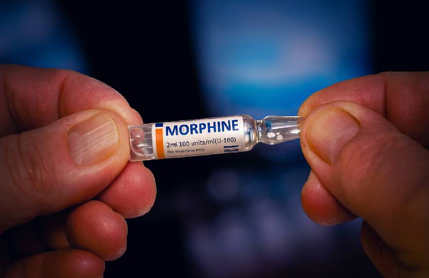 Ricette “facili” per farmaci a base di morfina e fentanil: pesante condanna, 7 anni, per un dirigente dell’ospedale Dono Svizzero di Formia