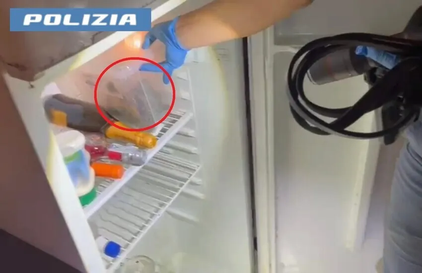 Blitz della Polizia a Catania: sequestrati droga e razzi in un’abitazione