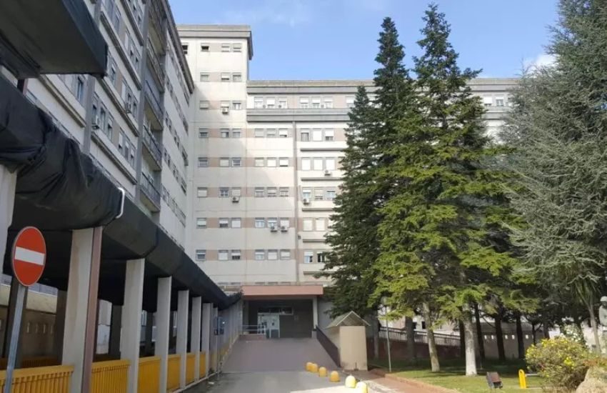 Si lancia dall’auto del fidanzato ancora in corsa, 19enne di Piazza Armerina si risveglia dal coma