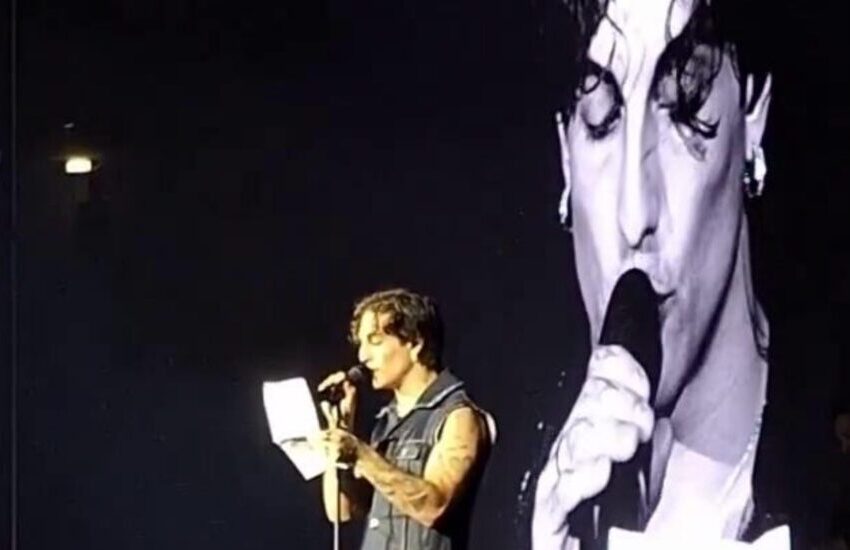 Damiano David dei Maneskin apre il tour solista con una dedica a Paolo Mendico, il giovane pontino vittima di bullismo