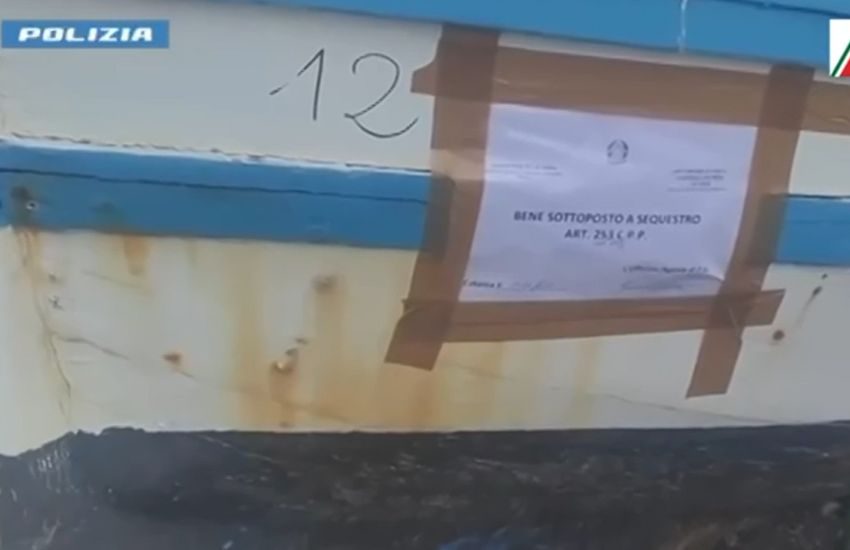 Aci Trezza, rimosse 23 imbarcazioni irregolari dal porto nuovo