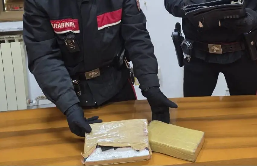 In giro con due chilogrammi di cocaina nel bagagliaio dell’auto: fermato ed arrestato un 53enne pregiudicato dai Carabinieri a Sezze