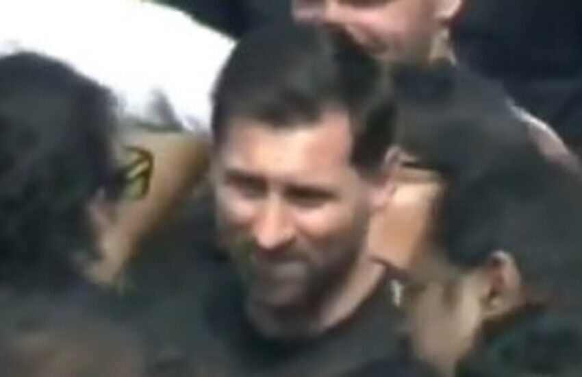 Messi a Calcutta: caos totale allo stadio durante il tour in India