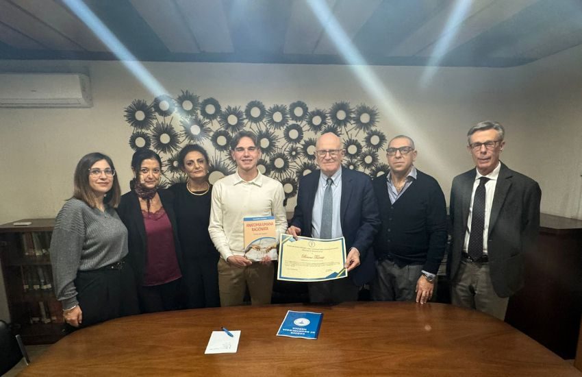 Catania, percorsi di Curvatura Biomedica: l’OMCeO premia lo studente Bruno Turrisi