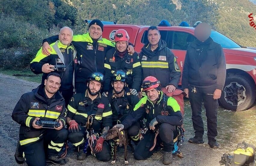 Cade in un burrone: cucciolone recuperato dopo quattro giorni dai vigili del fuoco. E’ successo in località Santa Serena a Supino