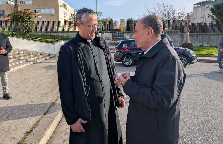 Schifani allo Zen: incontra il parroco e rinnova gli impegni per la sicurezza