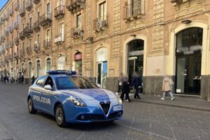 Sparatoria nella notte a Catania: colpi di pistola contro una macelleria