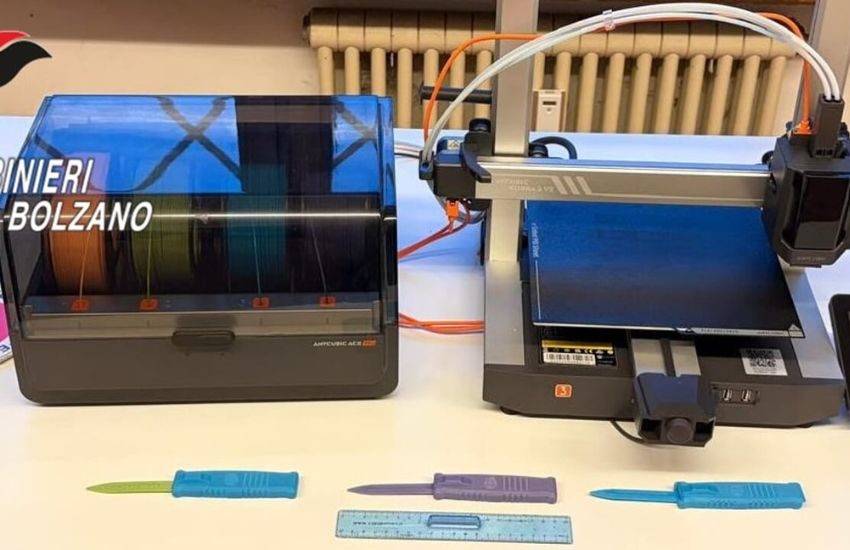 Coltello stampato in 3D tra i banchi: studenti nei guai a Terlano