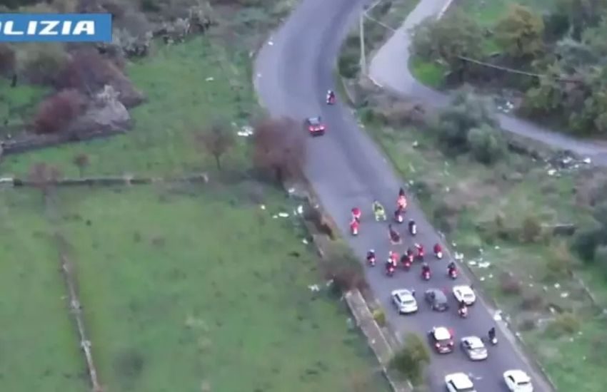 Corsa clandestina di cavalli alle pendici dell’Etna, 15 denunciati per maltrattamento di animali