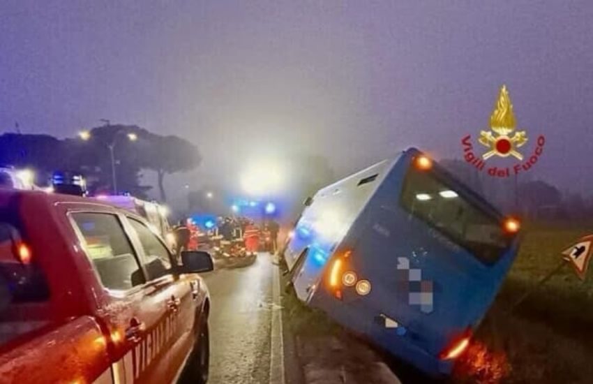 Arezzo, grave incidente sulla provinciale 327, bus si ribalta : diversi feriti
