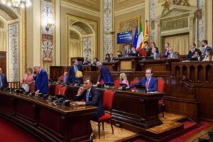 Ars, stretta sui cambi di partito: chi cambia gruppo rischia di perdere gli incarichi