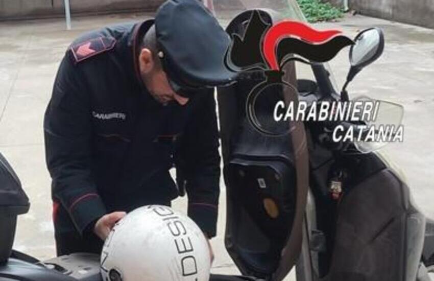 Catania, minorenne denunciato per tentato furto di uno scooter su Viale Libertà