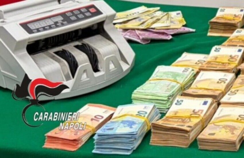 Oltre 850mila euro nascosti nei muri: maxi sequestro in un appartamento nel Napoletano