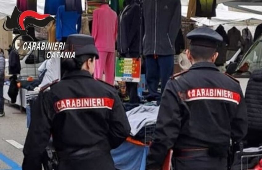 Mascalucia, divise militari in vendita al mercato: denunciato un 39enne