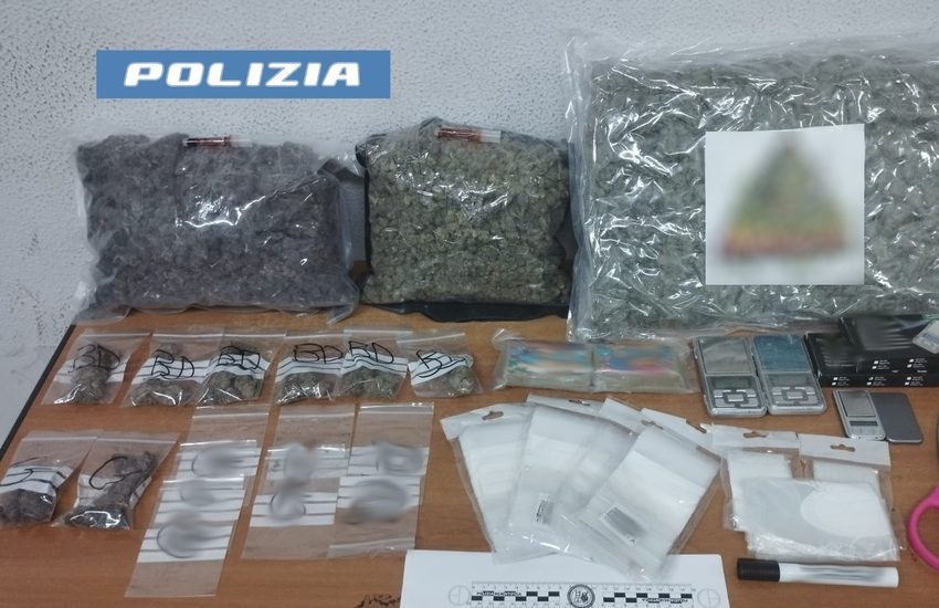 Catania, corriere della droga arrestata: 19enne trovata con marijuana e hashish