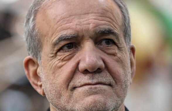 Iran, Pezeshkian: “Stop agli attacchi ai Paesi vicini, ma non ci arrenderemo a Stati Uniti e Israele”