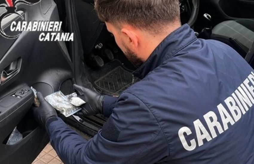 Inseguimento tra Paternò e Biancavilla: due giovani arrestati per droga