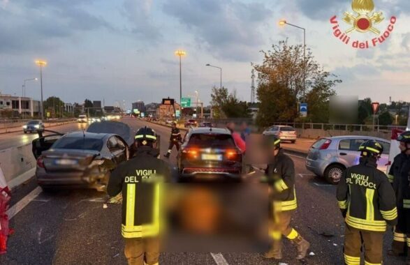 Cavalli scappano dal maneggio e corrono in strada causando un incidente sulla statale 36