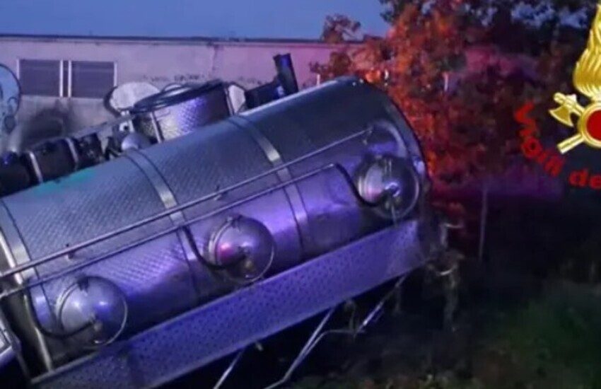 Tragico scontro tra un autocarro e una macchina a Modena: 3 morti e un ferito grave