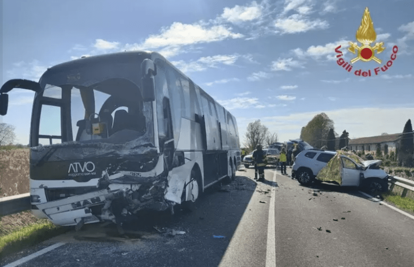 scontro tra autobus e auto nel veneziano un morto e cinque feriti da Dayitalianews.com scontro tra autobus e auto nel veneziano un morto e cinque feriti