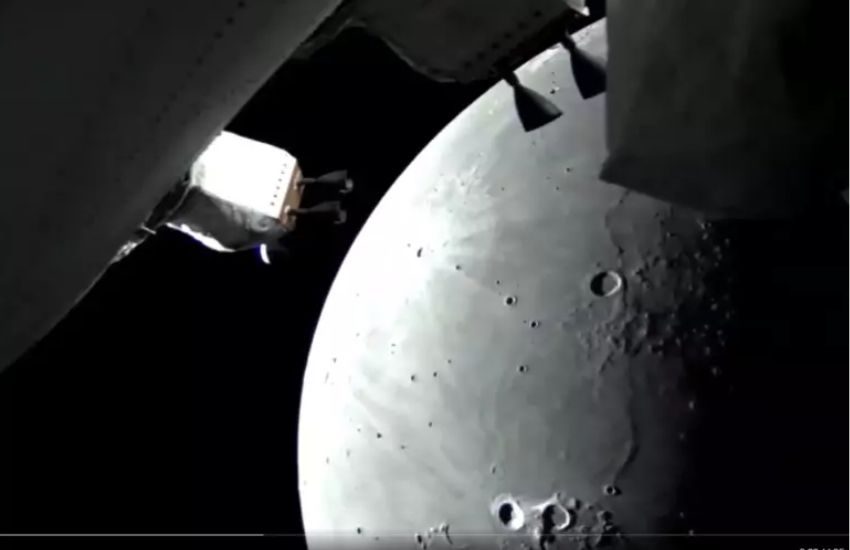 Artemis II compie il giro attorno alla luna: missione storica